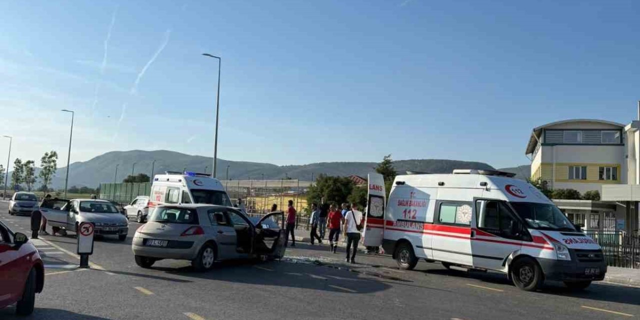 Menteşe’de trafik kazası: 2’si çocuk 3 kişi yaralandı