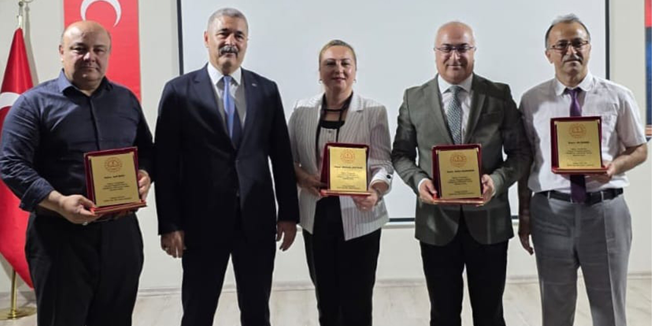Efeler’de “Eğitim Yöneticileri Okuyor” projesinin son oturumu gerçekleştirildi