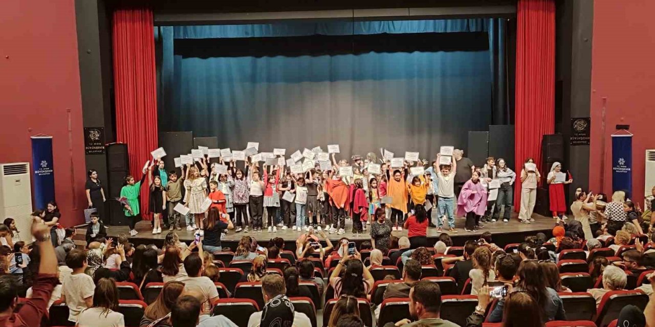 Büyükşehir Belediyesi’nin Drama Atölyesi’ndeki minikler hünerlerini sergiledi