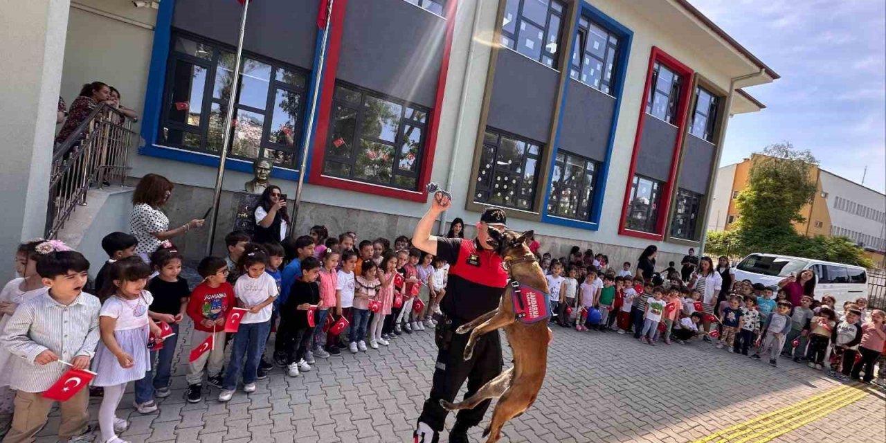 Kuşadası’nda minik öğrencilere jandarma tanıtıldı