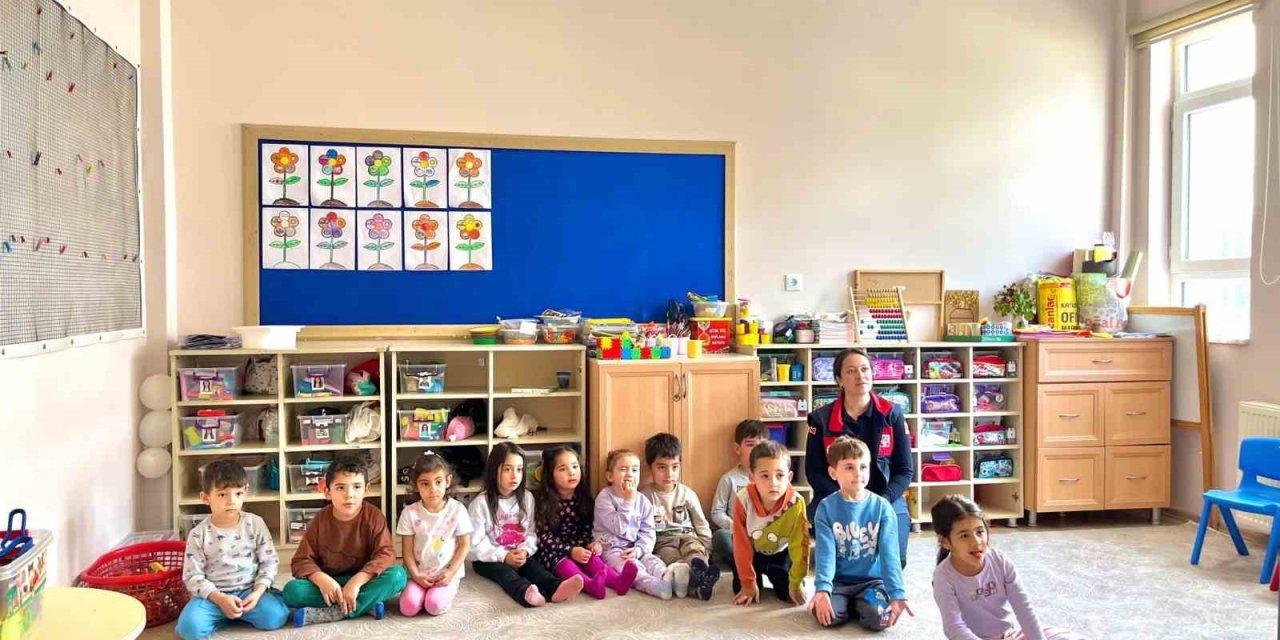 Minik öğrencilere 112 Acil Çağrı Hattı anlatıldı