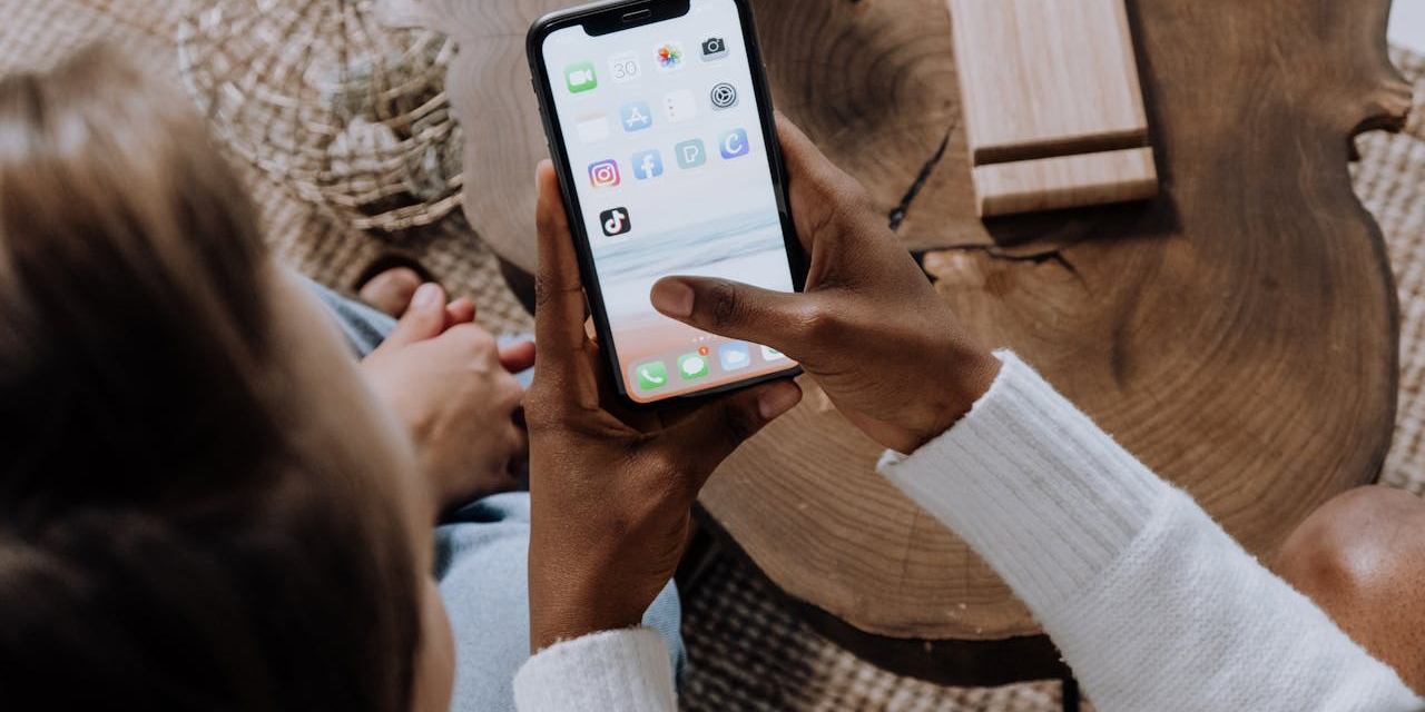 Instagram DM'lerini Gizlice Takip Etmek: Eyezy ile Nasıl Yapılır Öğrenin