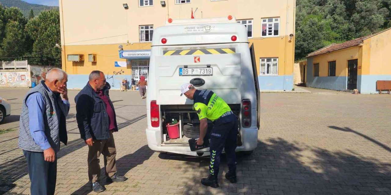 Okul çevreleri ve servis araçlarına sıkı denetim