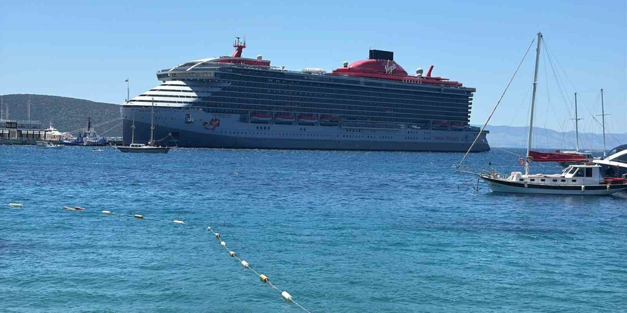 Bahamalar bayraklı kruvaziyer Bodrum’a demir attı