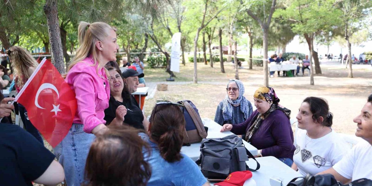 Merkezefendi Belediyesi özel bireyler için İzmir gezisi düzenledi