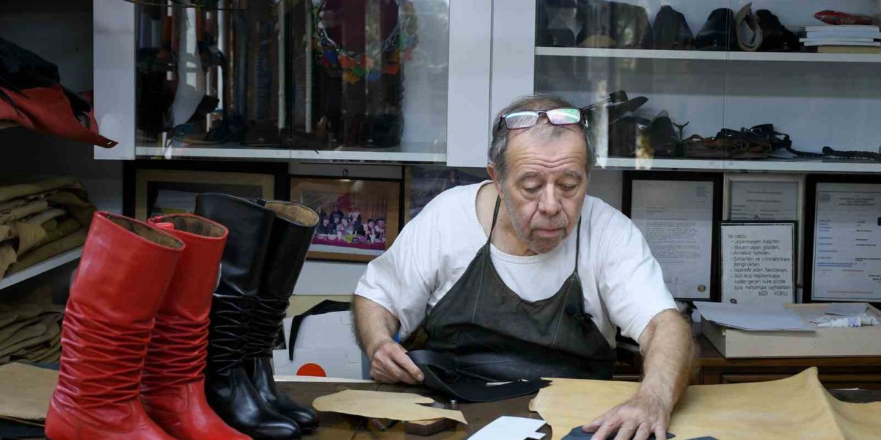 Kuşadası’nda körüklü çizme ustası yetiştirecek çırak arıyor