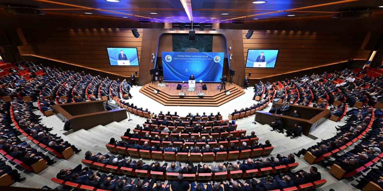 KUTO Başkanı Akdoğan’a ödülü Cumhurbaşkanı Erdoğan tarafından takdim edildi