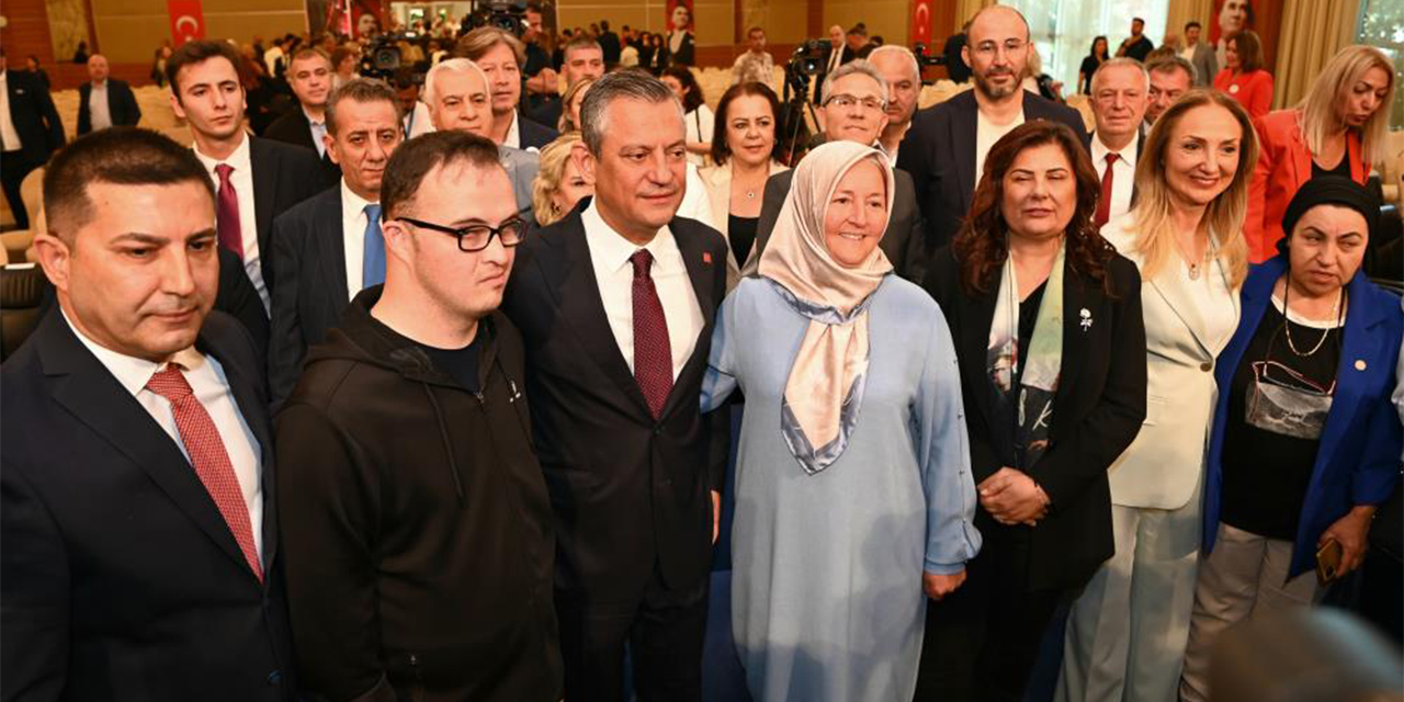 CHP lideri Özel, Kuşadası’nda  Otizm Sempozyumu’na katıldı