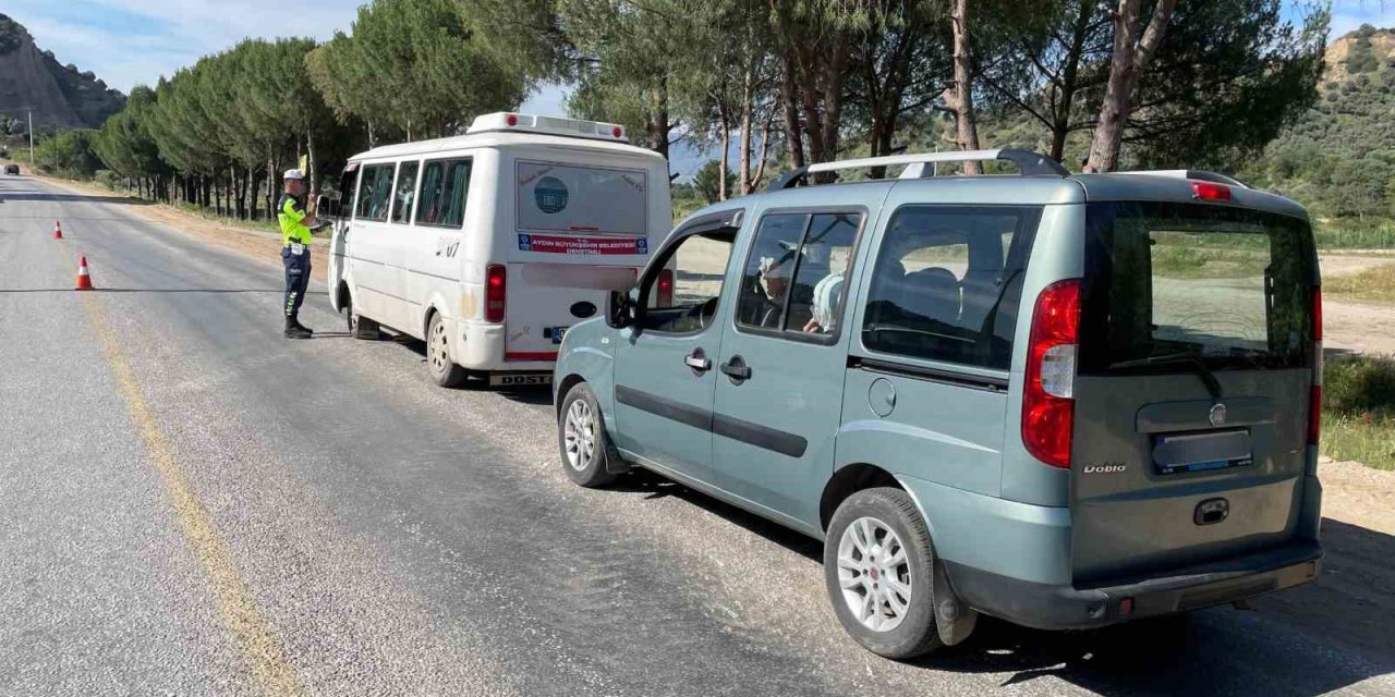 Trafik kurallarına uymayan sürücüler jandarmadan kaçamadı