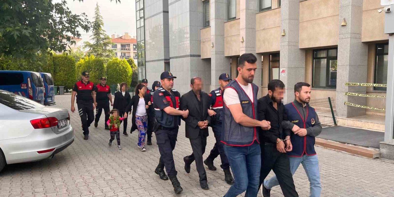 Dil düşürerek 9 ilde hırsızlık yapan kadın ve ailesi, 600 bin liralık son işlerinde yakalandı