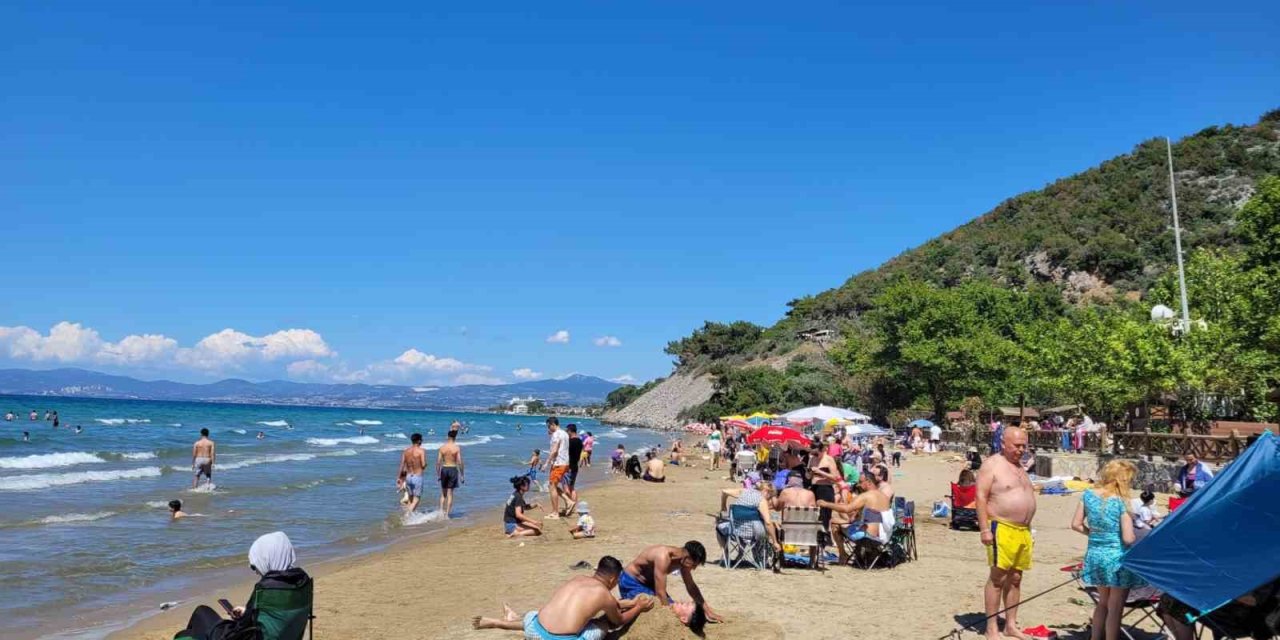 Güneşli hava sahillerini doldurdu