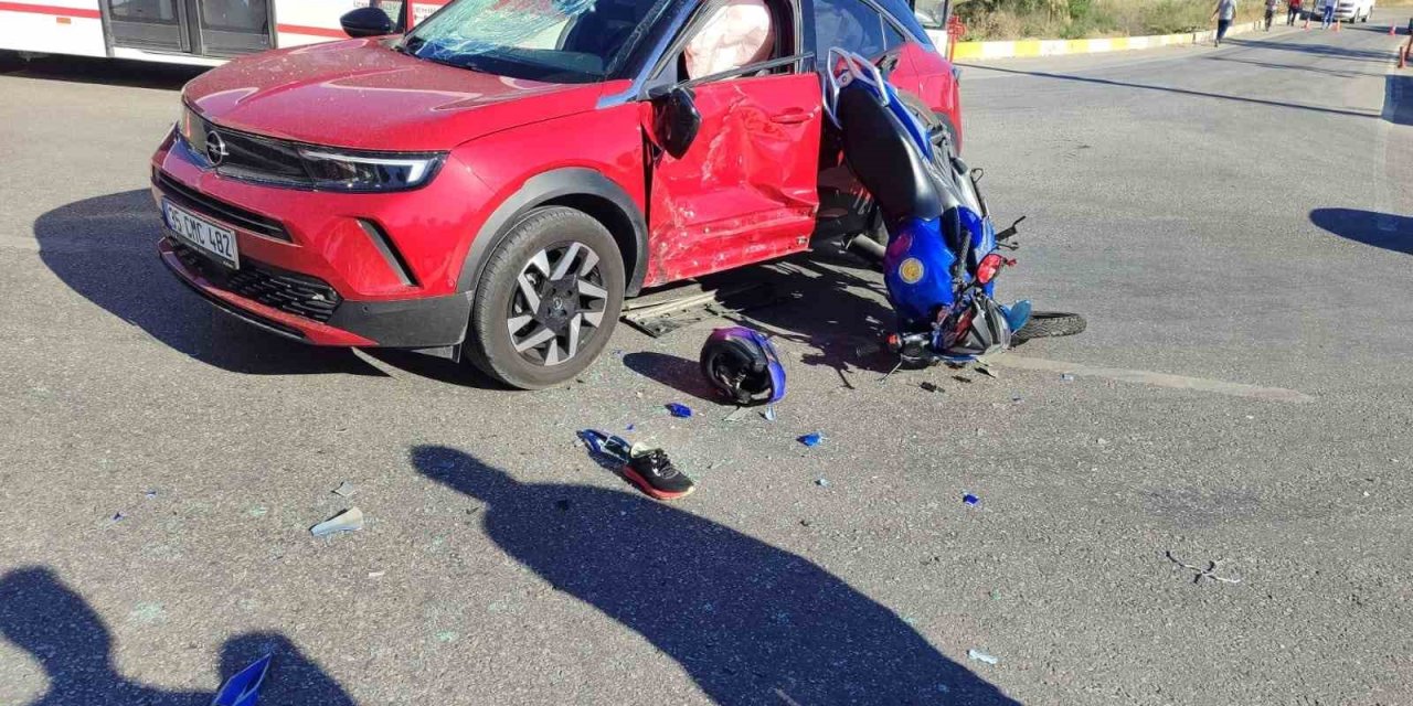 İzmir’de otomobil motosikletle çarpıştı: 1 ağır yaralı