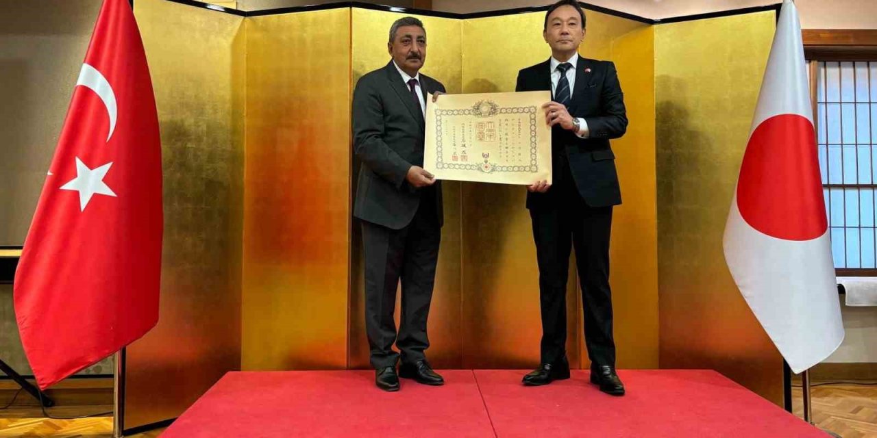 Aydın’ın başarılı müdürü Mumcu’ya Japonya İmparatorluk Nişanı verildi