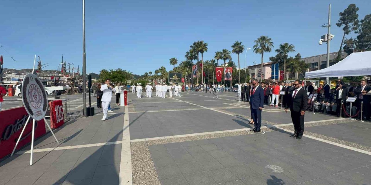 19 Mayıs kutlamaları Marmaris’te çelenk sunma töreni ile başladı