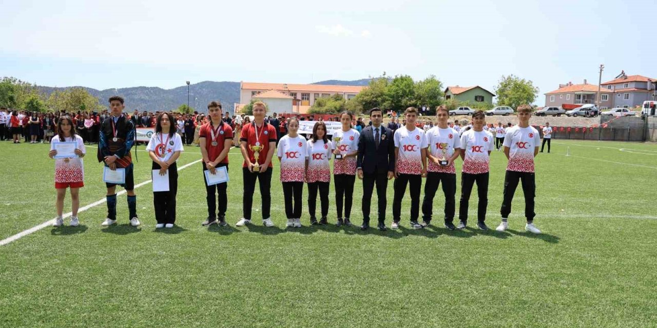 Çameli’de 19 Mayıs Atatürk’ü Anma, Gençlik ve Spor Bayramı, coşkulu törenlerle kutlandı