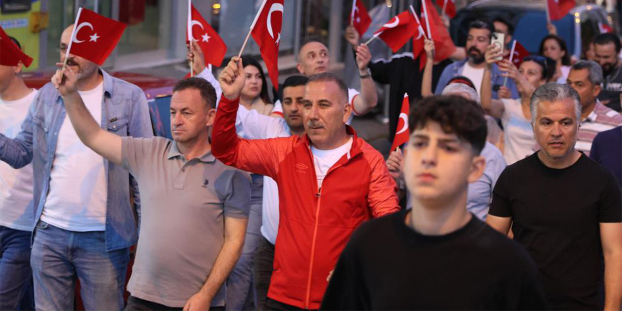 Aydın’da 19 Mayıs coşkusu fener alayı ile zirveye çıktı