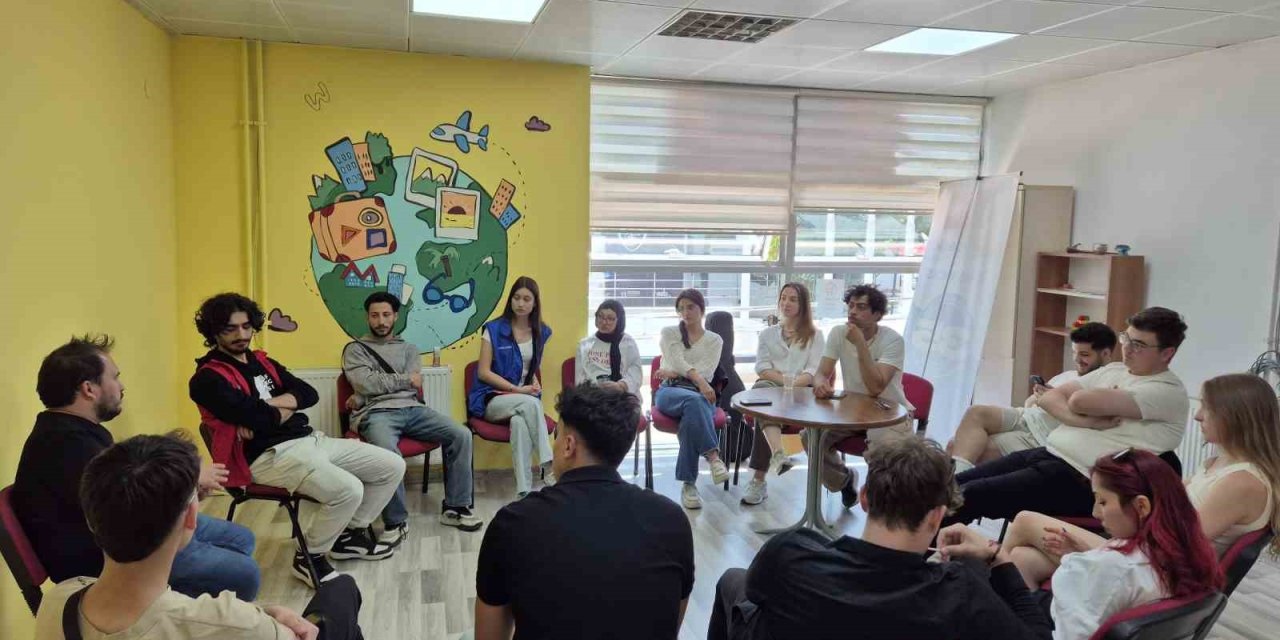 Gençler Avrupa fırsatlarını Uluslararası Gençlik Merkezi ile keşfediyor