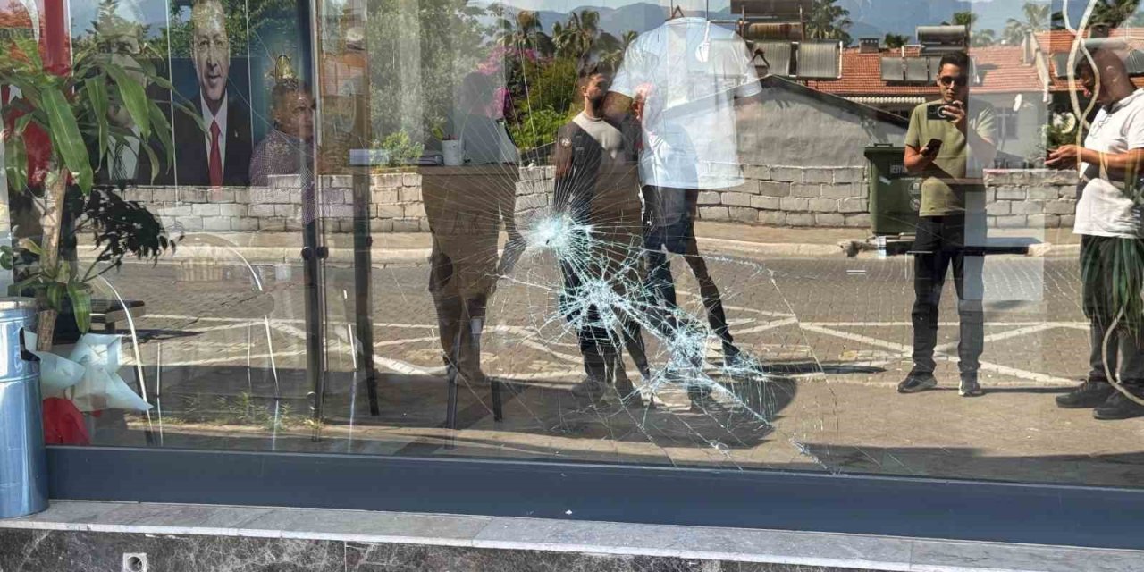 Fethiye’de AK Parti İlçe Başkanlığı binasına taşlı saldırı
