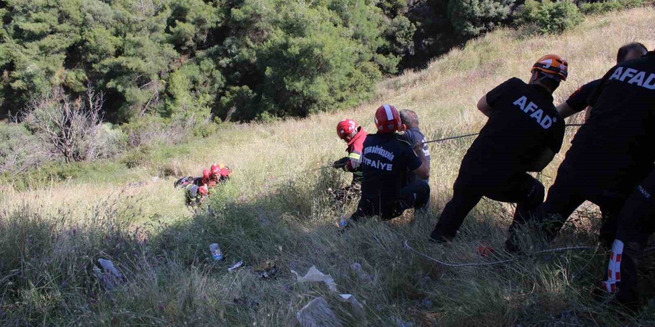 Virajı alamayan motosiklet uçuruma yuvarlandı