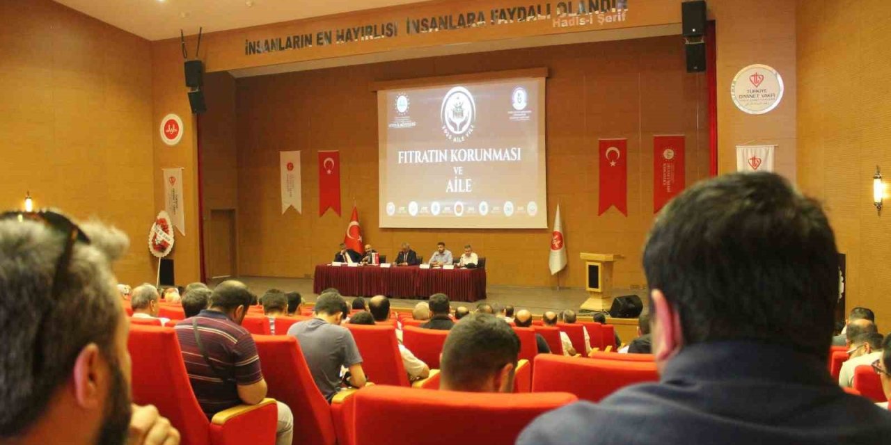 Aydın’da "Fıtratın Korunması ve Aile" paneli gerçekleştirildi