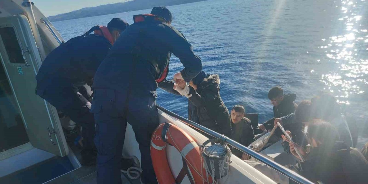 Sahil Güvenlik 21 kaçak göçmeni yakaladı, 46 göçmeni kurtardı