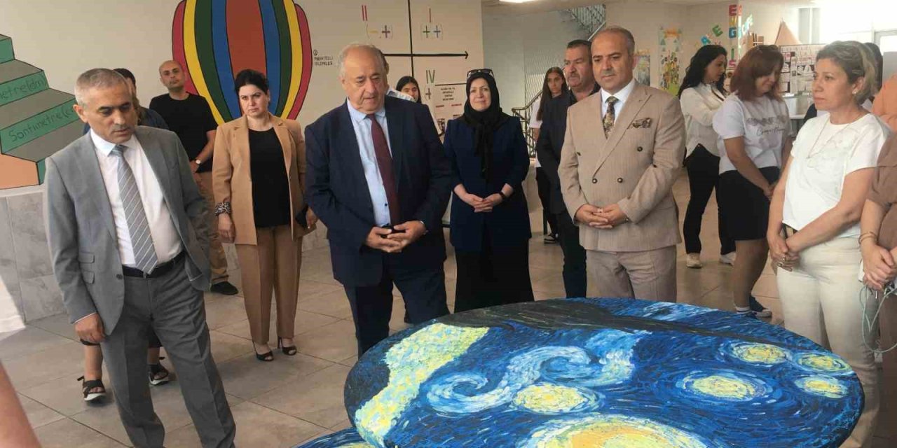 Aliağa 100. Yıl Ortaokulu’nda TÜBİTAK 4006 Bilim Fuarı açıldı