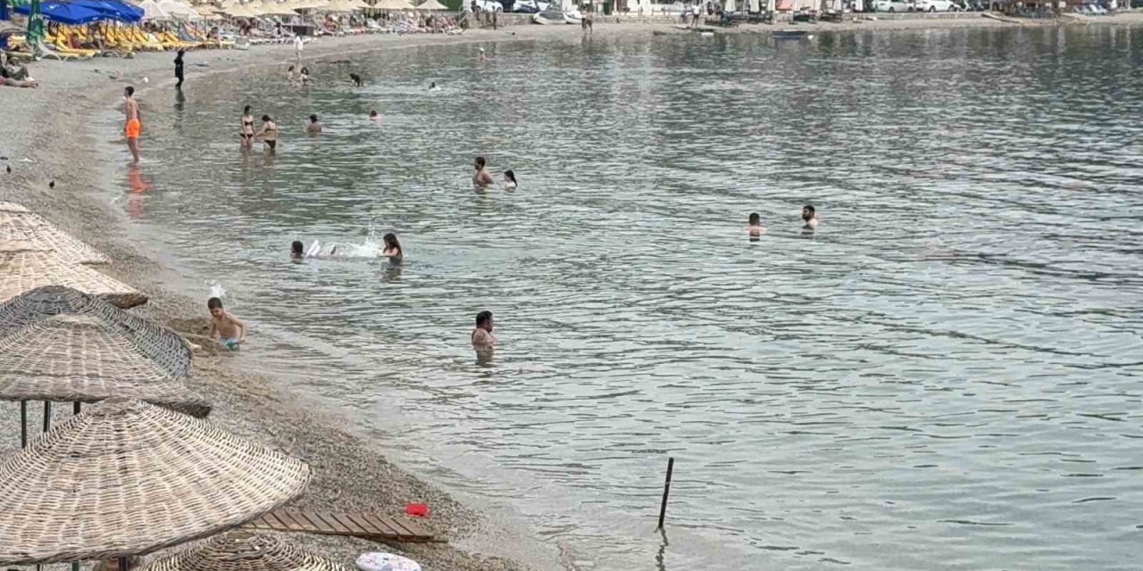 Bodrum’da havaların ısınmasıyla vatandaşlar denize akın etti