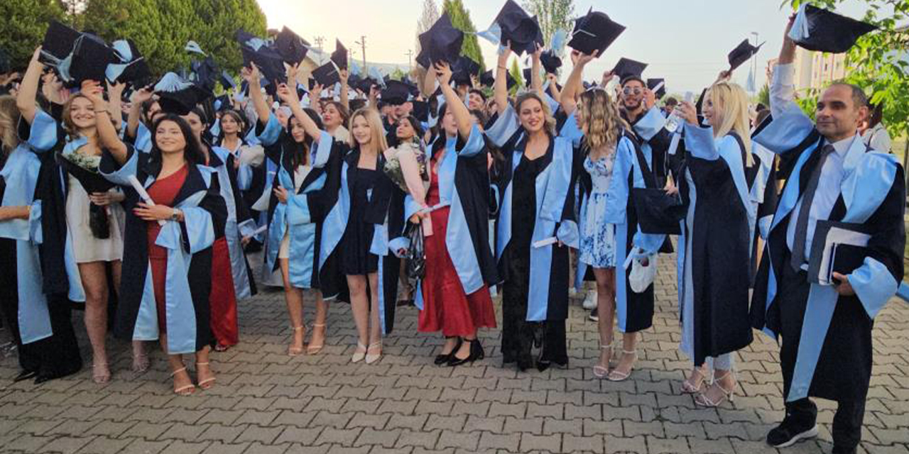 Karacasu Memnune İnci MYO’da 25. yıl ve mezuniyet coşkusu bir arada yaşandı