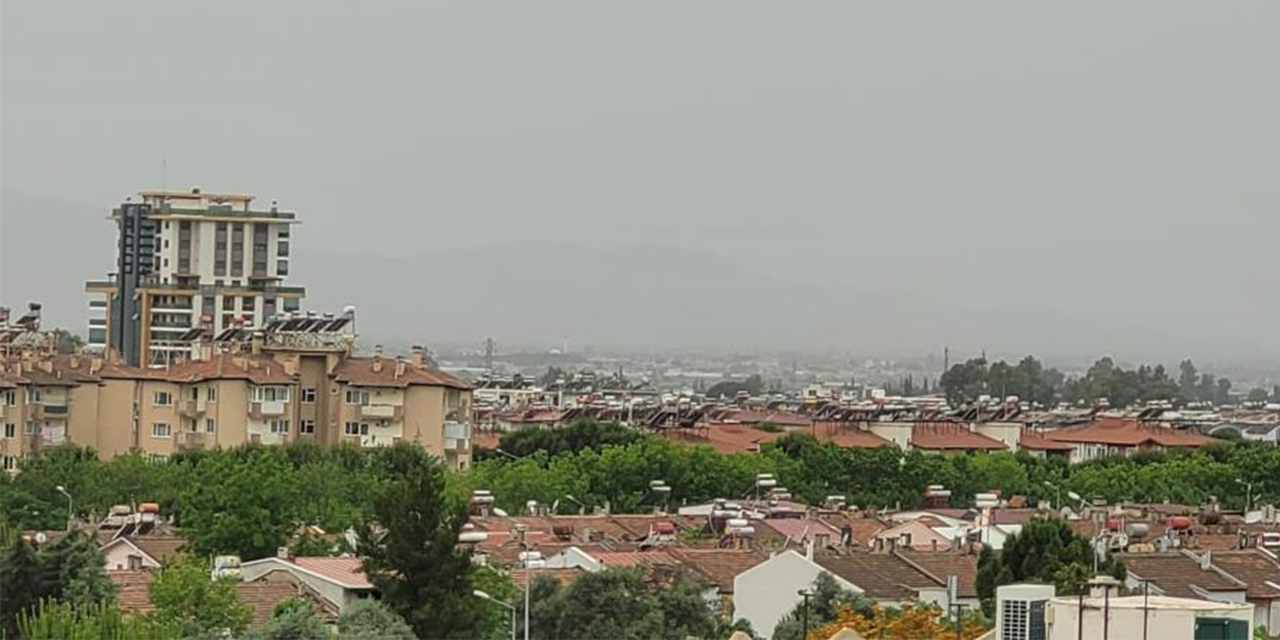 Aydın’da toz bulutu ve rüzgar etkili oldu: Görüş mesafesi azaldı