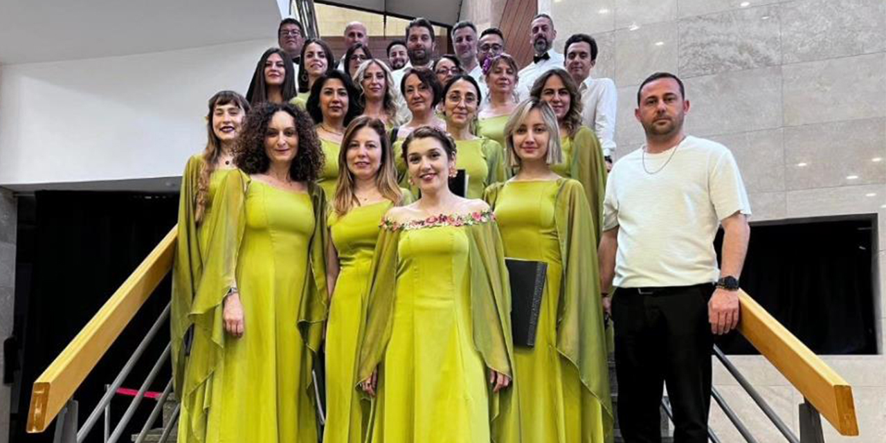 Efeler’in müzik öğretmenlerinden İzmir’de büyük başarı