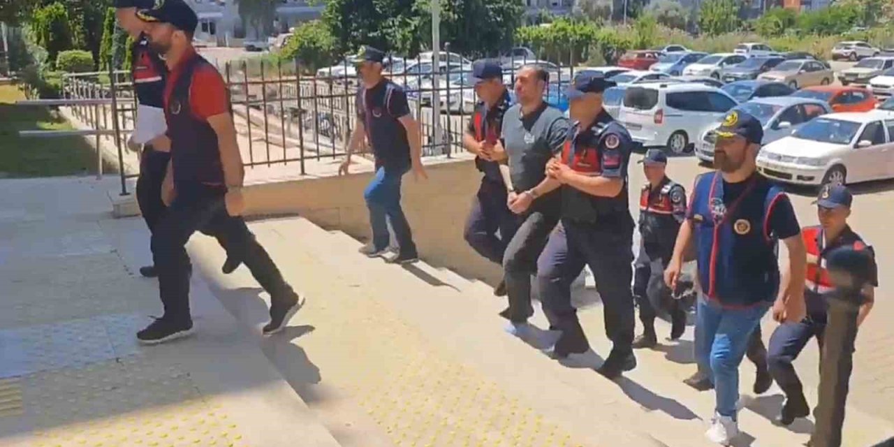 Ödemiş’te 10 ayrı suçtan 124 yıl hapisle aranıyordu, jandarmadan kaçamadı