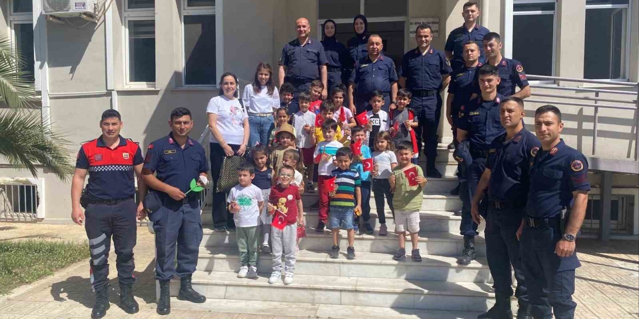 Sultanhisar’da jandarma ekipleri minikleri ağırladı