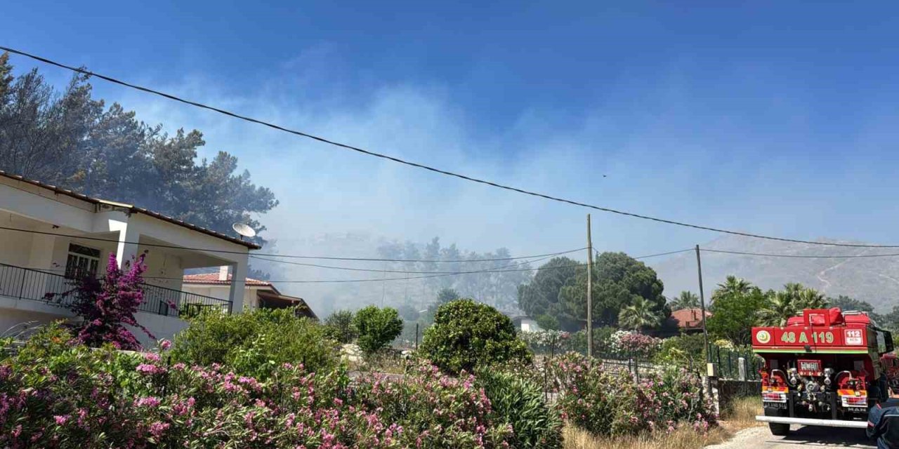 Marmaris’teki orman yangınını söndürme çalışmaları sürüyor