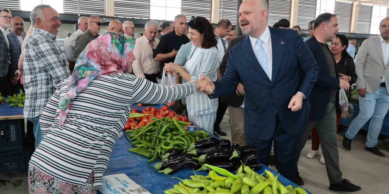 Menemen’de bir kapalı pazar yeri daha açıldı