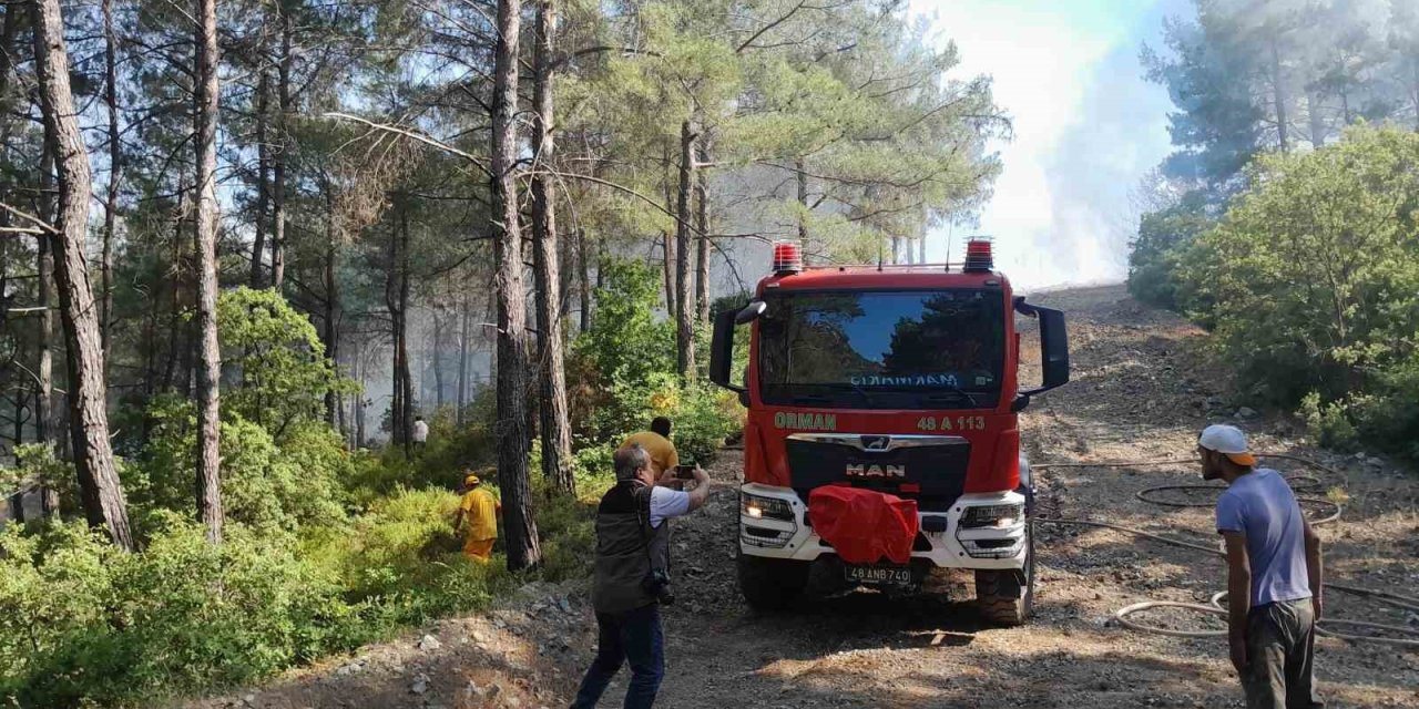 Marmaris’teki orman yangınına müdahale başladı