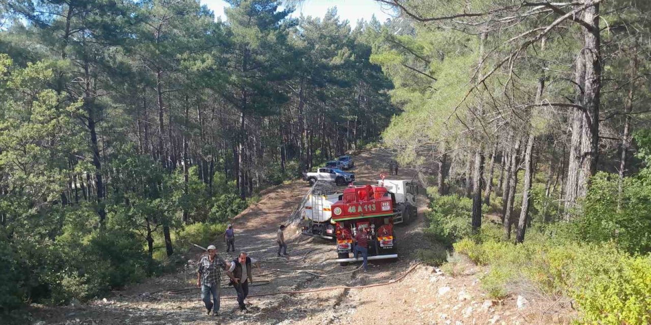 Marmaris yangınına 13 helikopter, 2 uçak, 20 arazözle müdahale sürüyor
