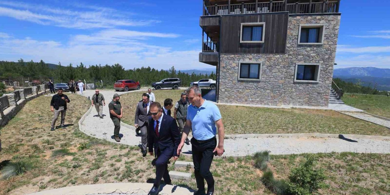Vali Akbıyık yangın gözetleme kulesinde incelemelerde bulundu
