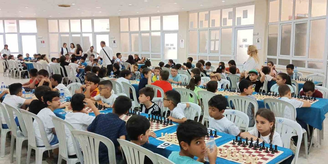 Büyükşehir’in satranç turnuvasında öğrenciler hamlelerini yarıştırdı