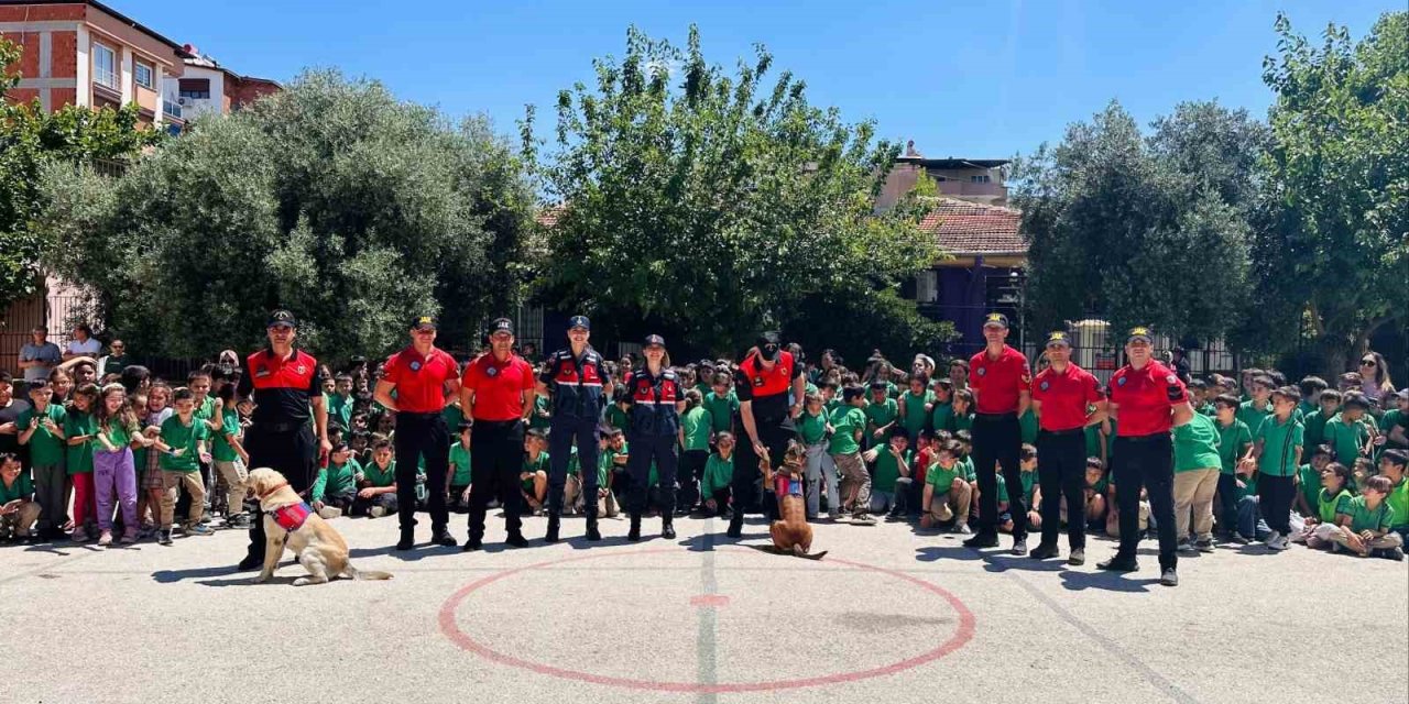 Aydın’da jandarma ekipleri ilkokul öğrencileriyle buluştu