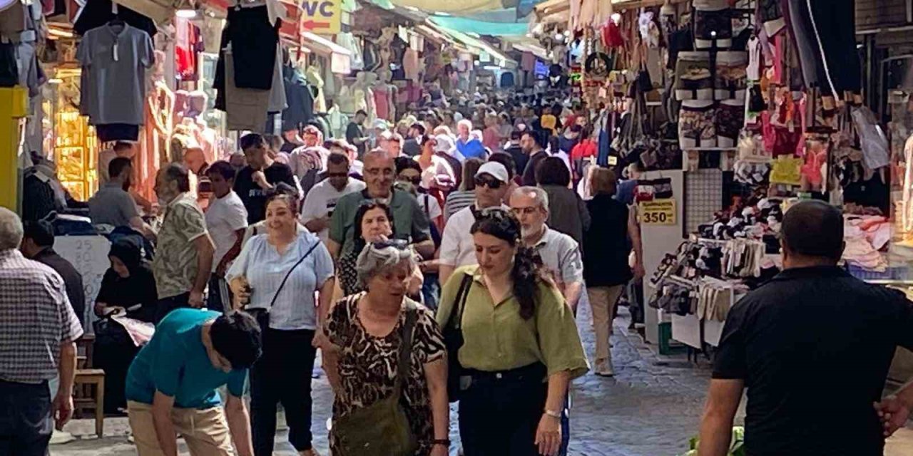 Kemeraltı Çarşısı’nda Kurban Bayramı hareketliliği