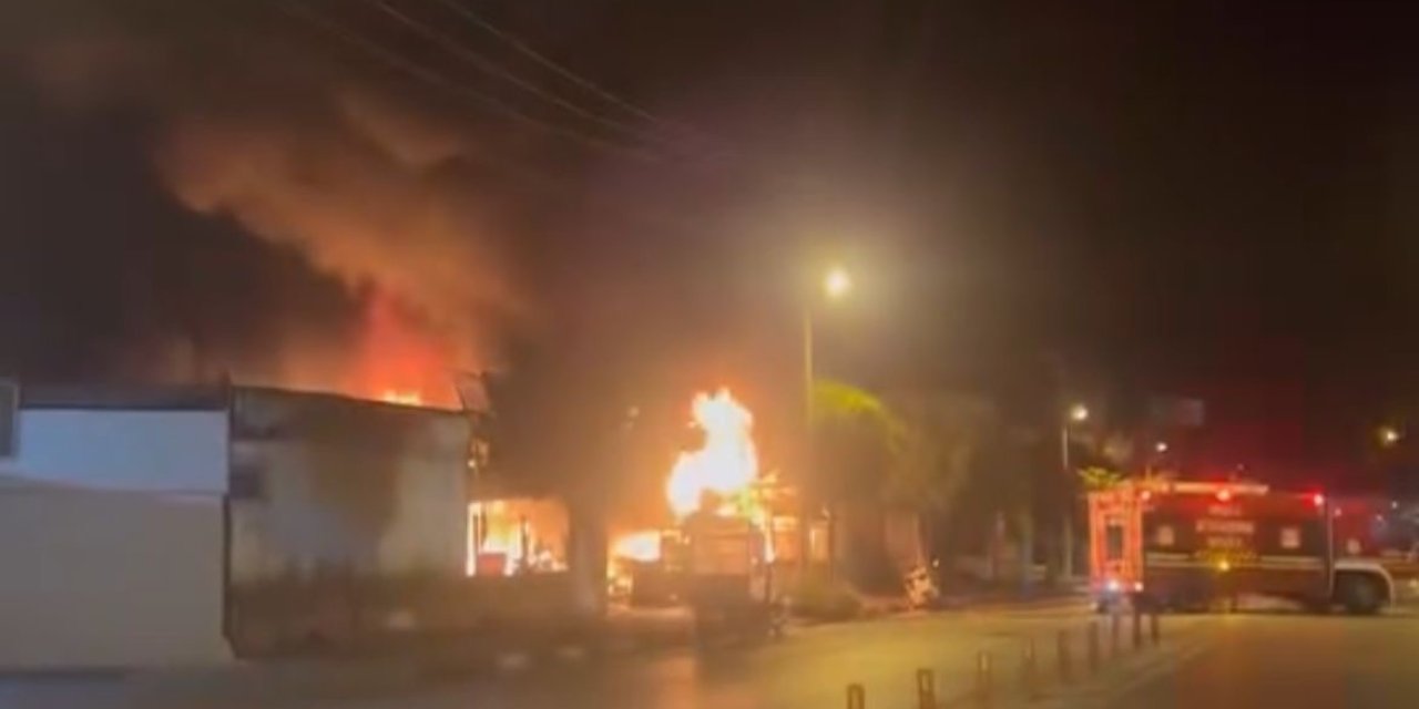 Bodrum’da alevler geceyi aydınlattı: Oto tamirci yandı, 3 milyon liralık zarar oluştu