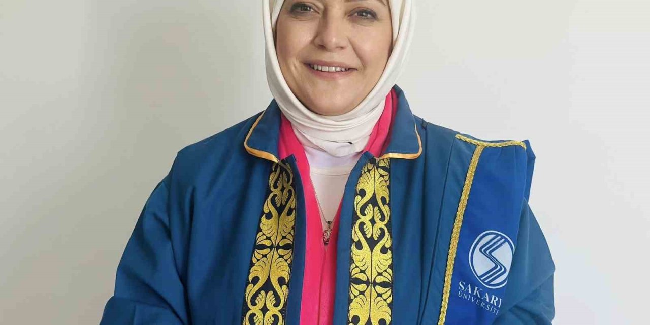 Cübbe giyen Milletvekili Ün ‘Bilim Doktoru’ unvanına sahip oldu
