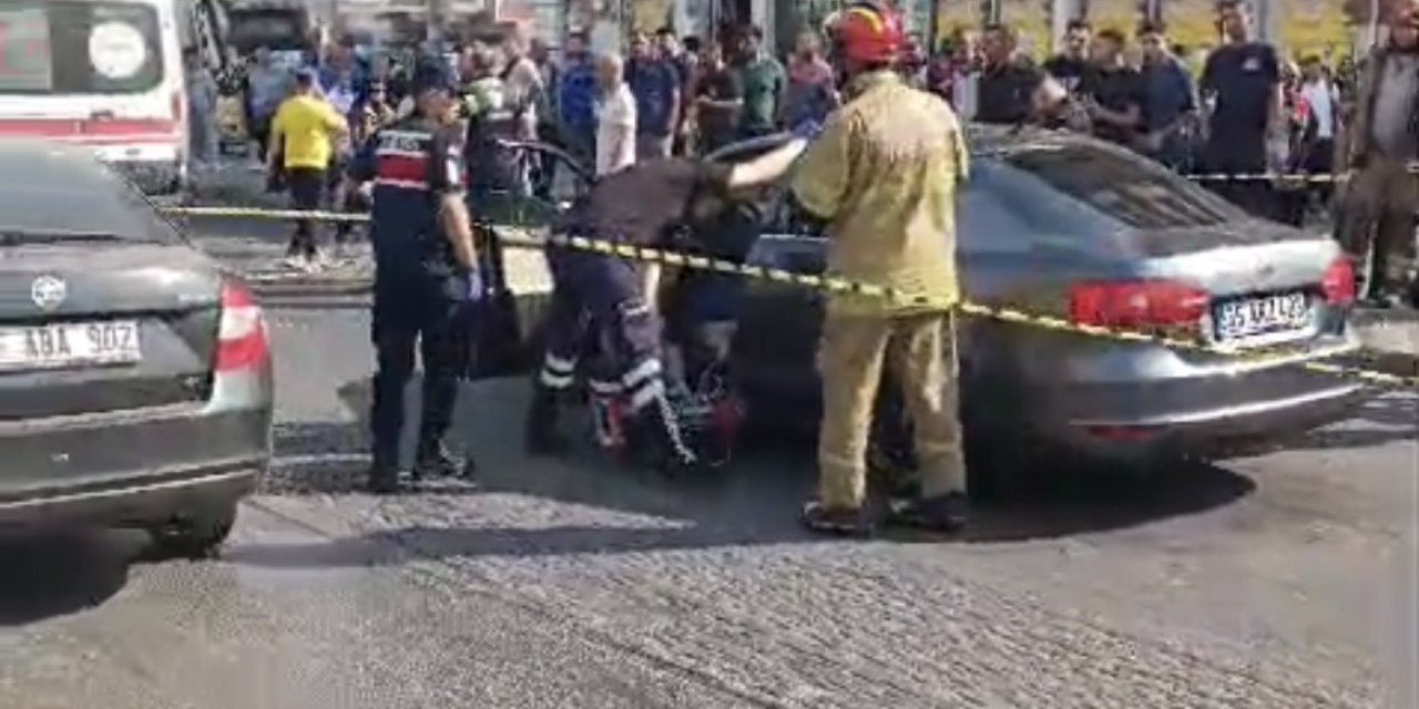 İzmir’de otomobile silahlı saldırı: Aynı aileden 3 kişi öldü