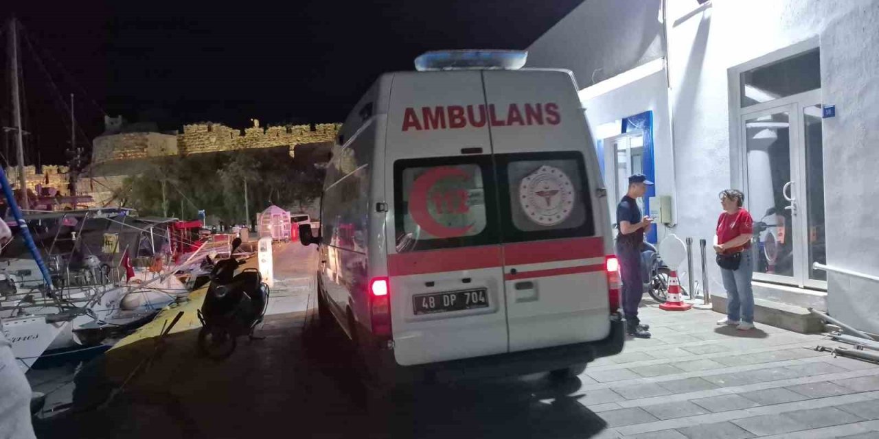 Ayağına ağırlık bağlayıp denize atladı