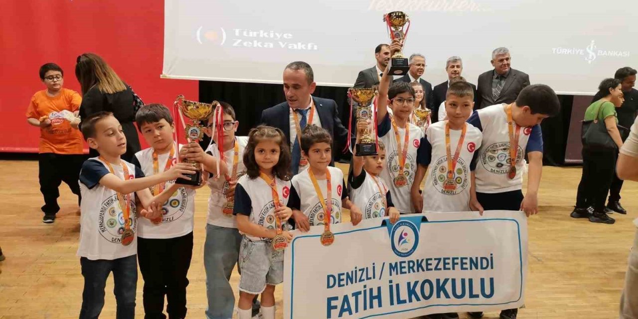 Denizlili öğrenciler zeka oyunlarının en başarılı okulu seçildi