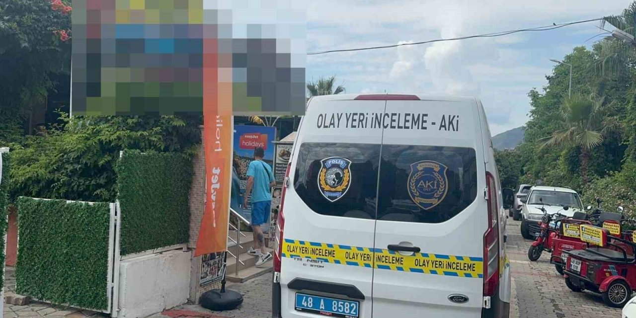 Marmaris’te apartın çatı katından düşen İngiliz turist hayatını kaybetti