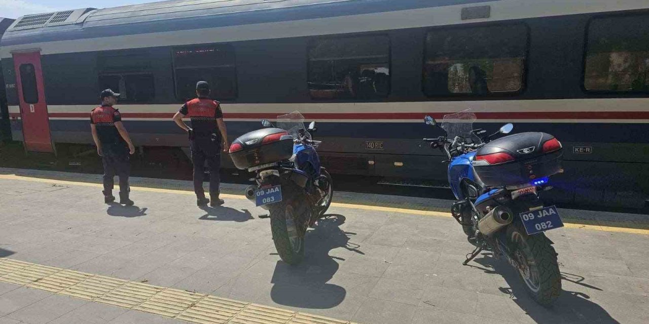Uyuşturucu satıcısı trende yakalandı
