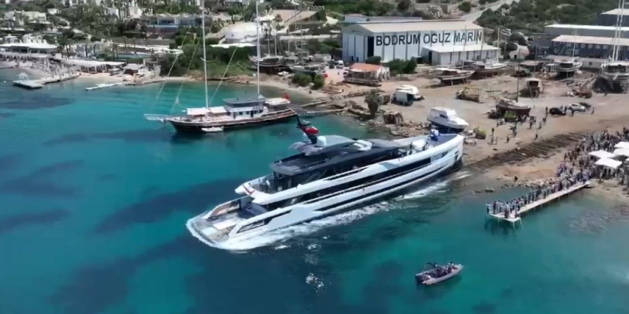 Bodrum’da 1.2 milyarlık süper yat suya indirildi
