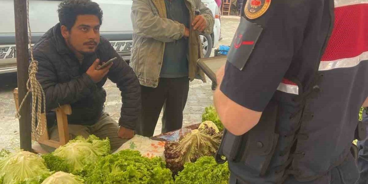 Jandarmadan pazarda hırsızlık ve sahte para denetimi