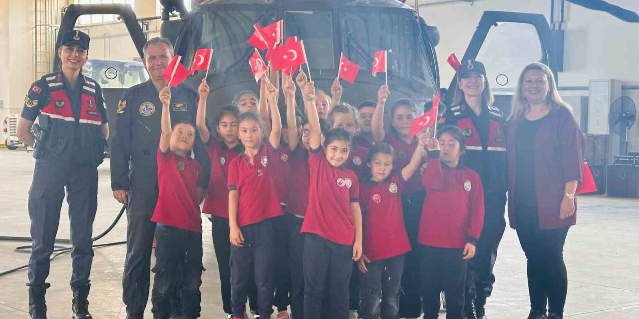 Jandarma öğrencileri ağırladı